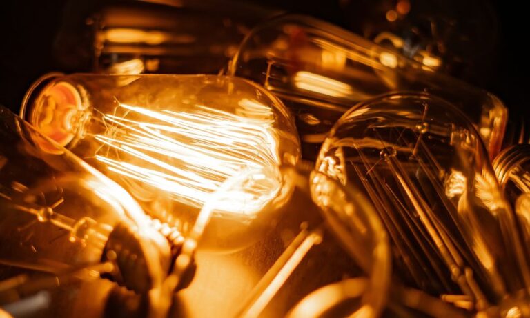 Read more about the article The Difference Between Luminance and Brightness